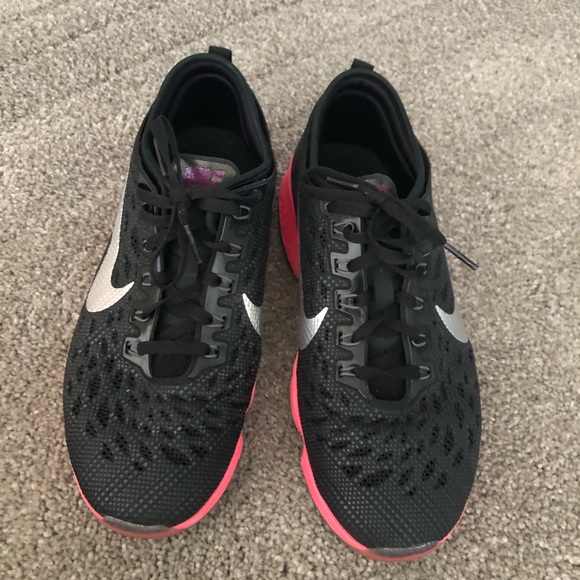 nike zoom walking shoes